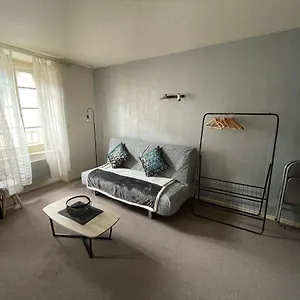 superbe-appartement-au-bord-de-la-rivire.midi-pyreneeshotels.com/
